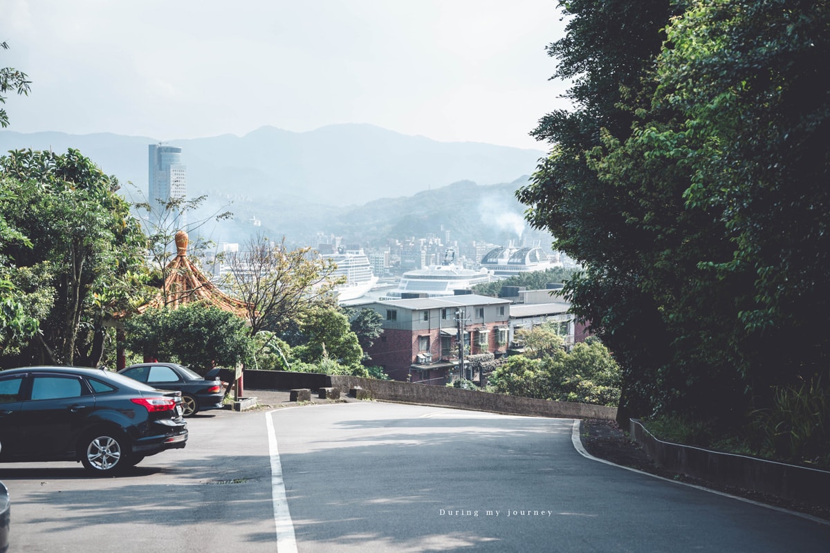 《基隆中山》球子山燈塔 收錄360度港灣風景的看海秘密基地、10分鐘就能輕鬆登頂