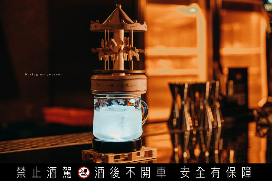 《新北板橋》Run Round Bistro 奔跑小酒館 流連在霓虹燈裡的迷幻夜色、佐上異國料理和特色調酒的餐酒館 @我的旅圖中 during my journey