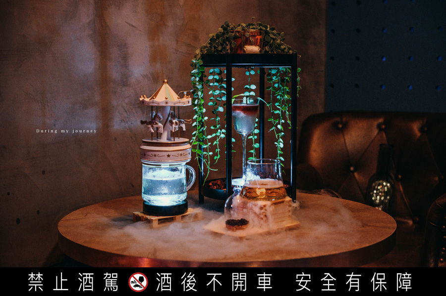 《新北板橋》Run Round Bistro 奔跑小酒館 流連在霓虹燈裡的迷幻夜色、佐上異國料理和特色調酒的餐酒館 @我的旅圖中 during my journey