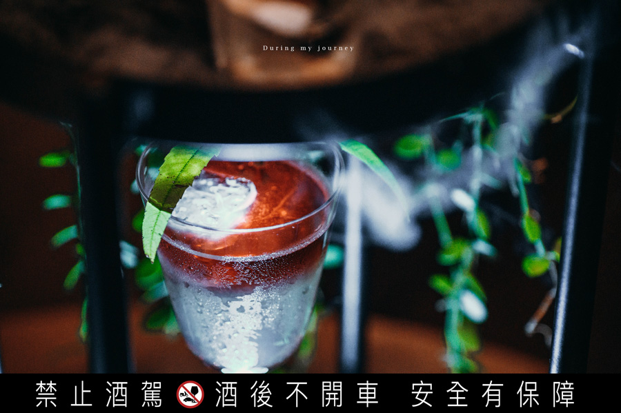 《新北板橋》Run Round Bistro 奔跑小酒館 流連在霓虹燈裡的迷幻夜色、佐上異國料理和特色調酒的餐酒館 @我的旅圖中 during my journey