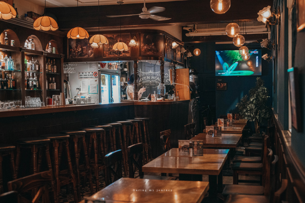 《新北板橋》Lane 72 Bistro 英式餐酒館 藏在城市裡的英倫風復古小酒館、江子翠氛圍感滿分的駐唱酒吧 - 第28張圖 Dsc 4941