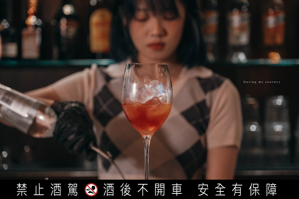 《新北板橋》Lane 72 Bistro 英式餐酒館 藏在城市裡的英倫風復古小酒館、江子翠氛圍感滿分的駐唱酒吧 - 第15張圖 Dsc 5124