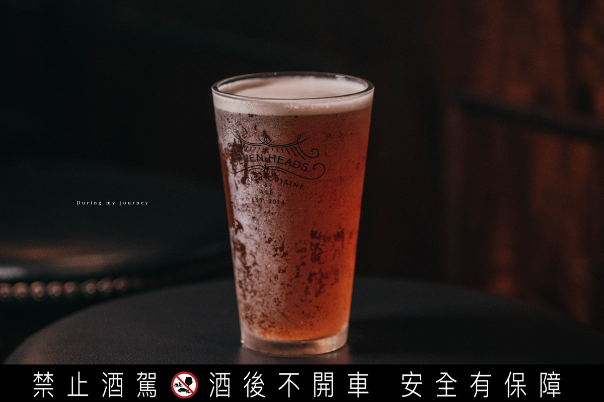 《新北板橋》Lane 72 Bistro 英式餐酒館 藏在城市裡的英倫風復古小酒館、江子翠氛圍感滿分的駐唱酒吧 - 第19張圖 Dsc 5194