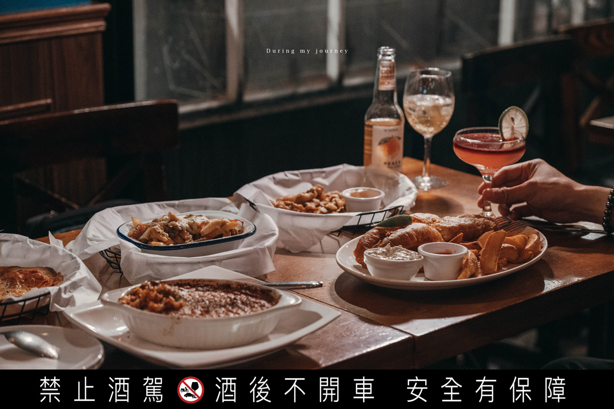 《新北板橋》Lane 72 Bistro 英式餐酒館 藏在城市裡的英倫風復古小酒館、江子翠氛圍感滿分的駐唱酒吧 - 第12張圖 Dsc 5205