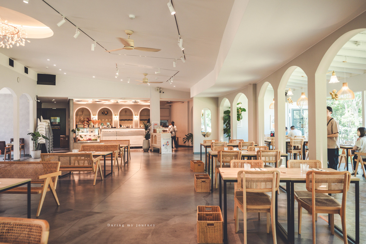 《桃園龍潭》The畔 cafe&dining 坐擁大片綠意的湖畔景觀餐廳、在宛如歐洲莊園的白色洋房用餐 - 第3張圖 Dsc 9146