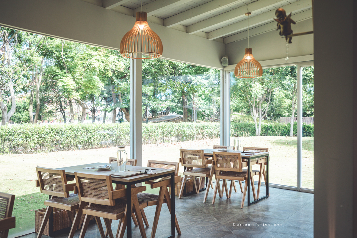 《桃園龍潭》The畔 cafe&dining 坐擁大片綠意的湖畔景觀餐廳、在宛如歐洲莊園的白色洋房用餐 - 第8張圖 Dsc 9255