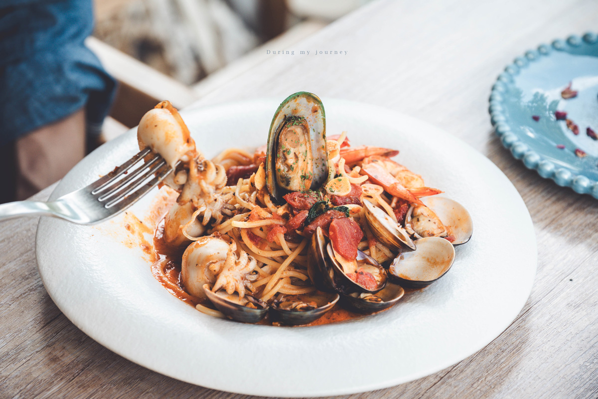 《桃園龍潭》The畔 cafe&dining 坐擁大片綠意的湖畔景觀餐廳、在宛如歐洲莊園的白色洋房用餐 - 第17張圖 Dsc 9468