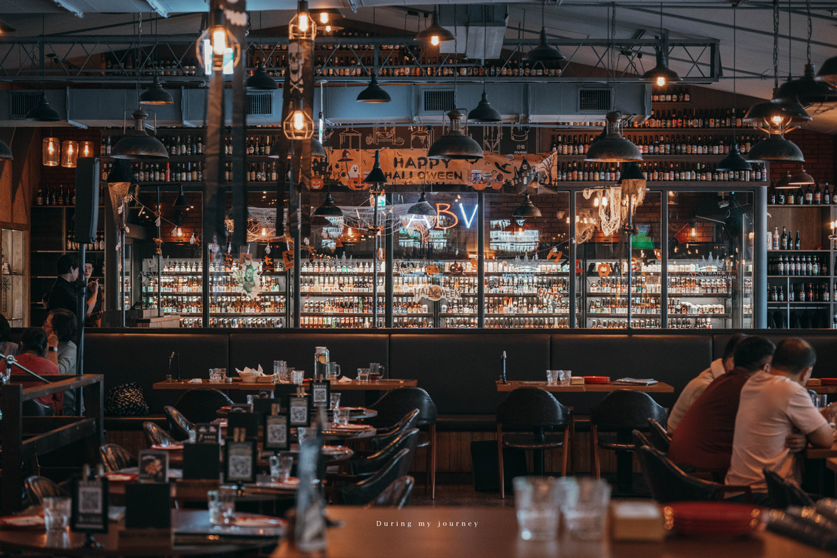 《台中西區》ABV Bar & Kitchen 地中海餐酒館 打造700款精釀啤酒長廊、勤美旁不限時異國風餐廳 - 第5張圖 Dsc 9972