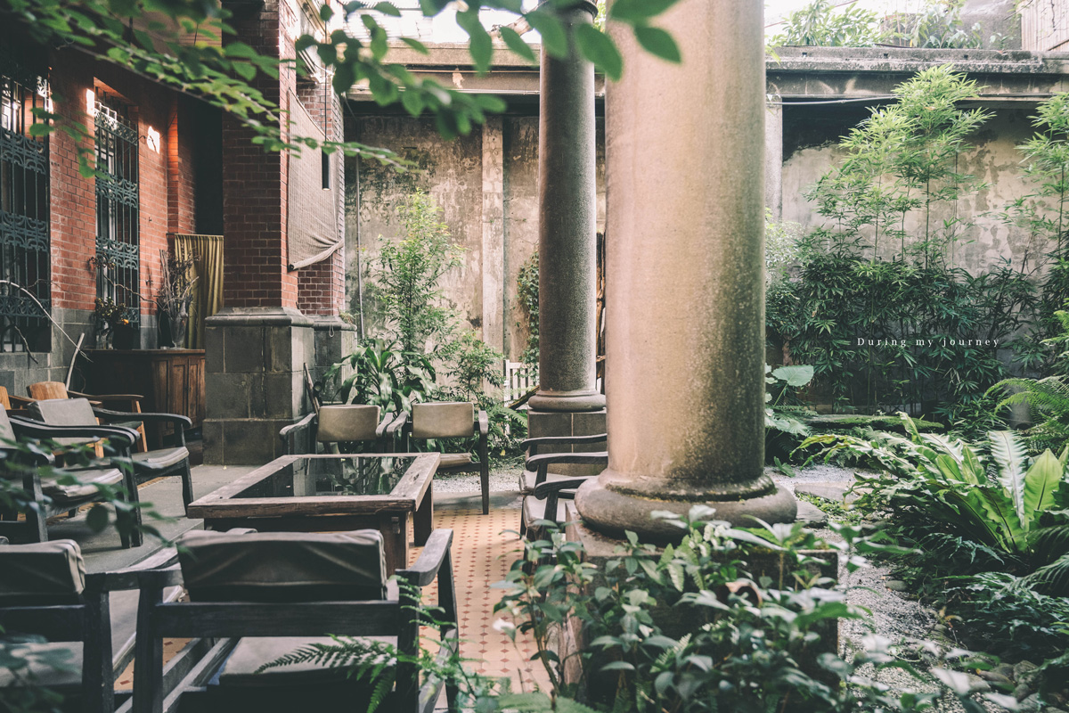 《台北大同》AKA café 大稻埕百年歲月裡的秘境老宅咖啡廳、走進舊時光的靜謐角落