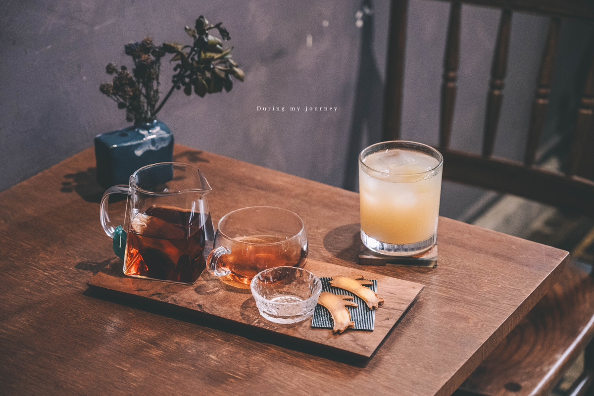 《台北大同》AKA café 大稻埕百年歲月裡的秘境老宅咖啡廳、走進舊時光的靜謐角落