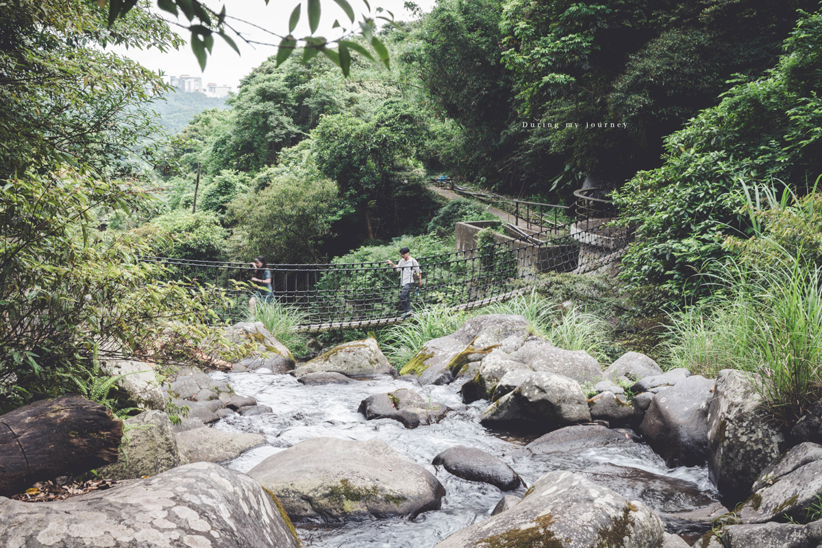 《台北北投》草山觀瀑吊橋 陽明山全新森林瀑布秘境、5分鐘輕鬆抵達的避暑景點